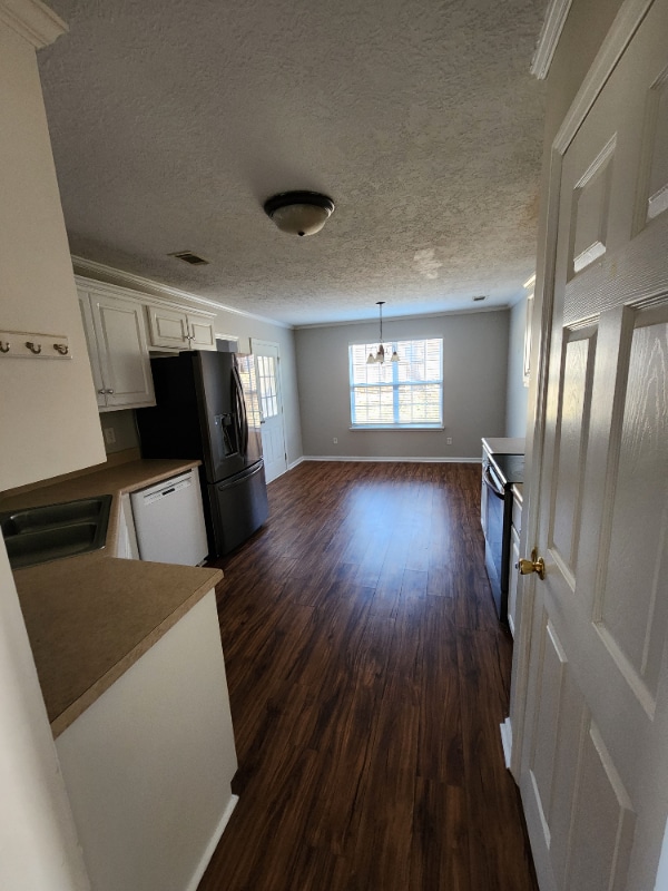 Photo - 713 Cannock Loop