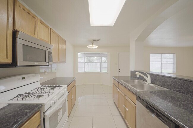 Building Photo - 9811 Mango St