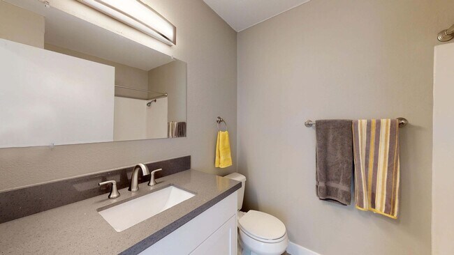 Henry Square- 2 Bed Luxury Townhomes