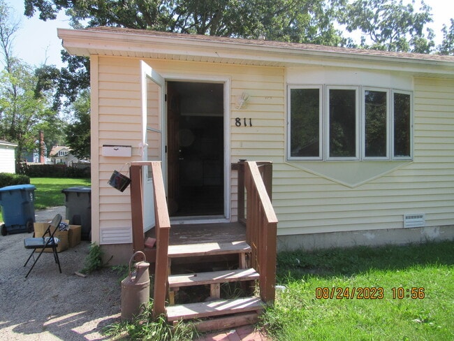 Photo - 811 N View St