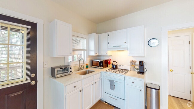 Building Photo - 24 Hews St Rental