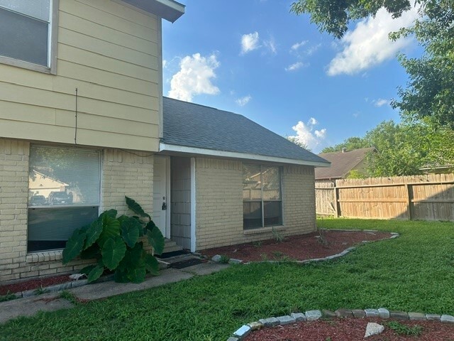 Building Photo - 402 Juniper Ct