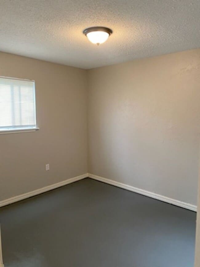 Photo - 1408 NW Ozmun- AVAILABLE NOW!