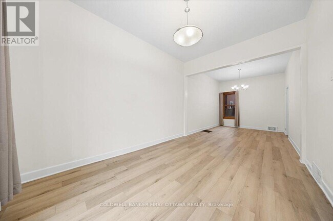 Photo - 281 Cambridge St N