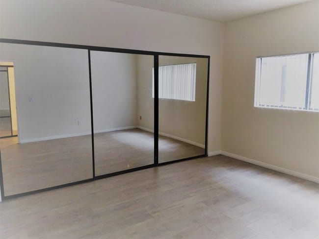 Photo - 2584 S Centinela Ave Unidad 3