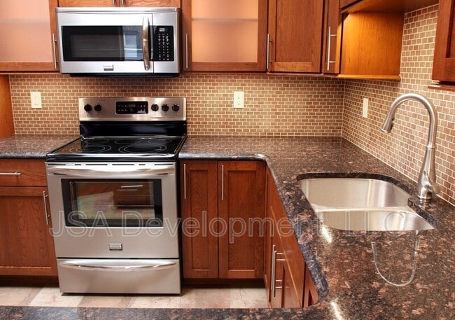 Photo - 206 E 4th St