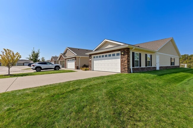 Building Photo - Redwood Grand Blanc