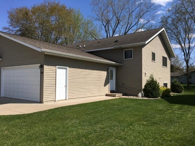 Photo - 1206 Hansen St