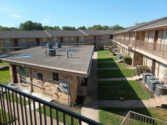 Photo - Kings Square