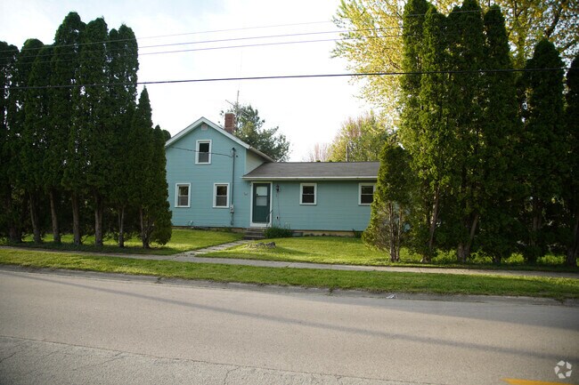 Building Photo - 512 E South St Unit Durand Home