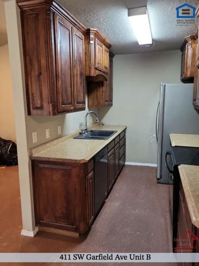Photo - 411 SW Garfield Ave