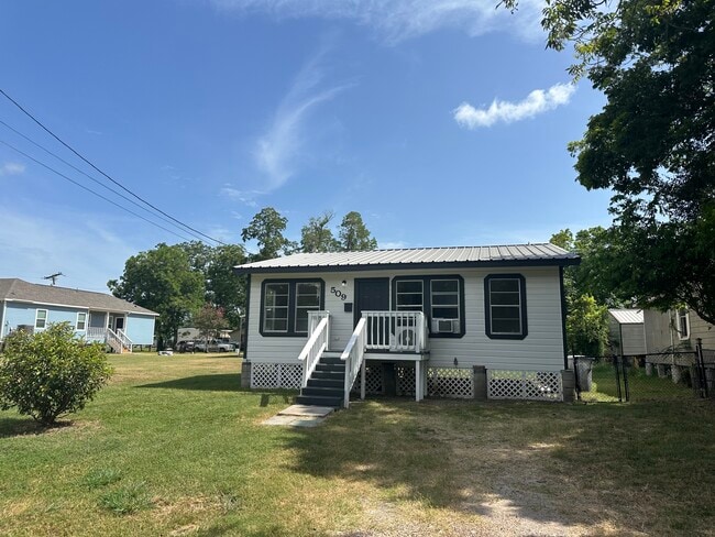 Photo - 509 W River St