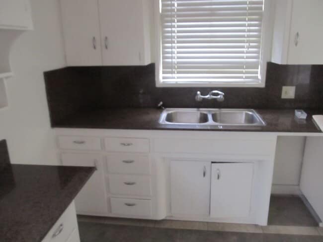 Photo - Sycamore (610-612) East Unit Sycamore (610)