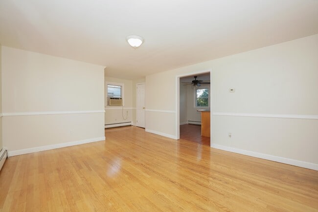 Photo - 142 Maple Ave Unit 2