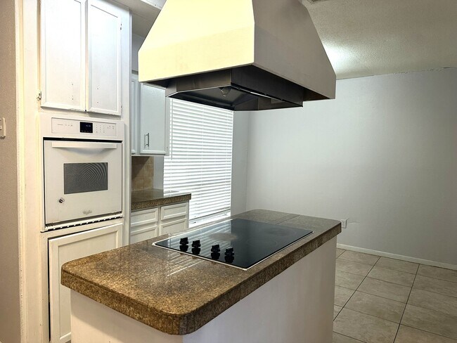 Photo - 926 Summers Dr