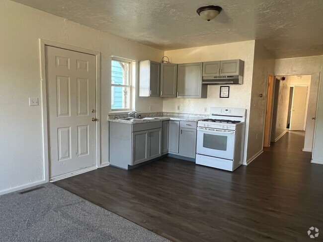 Building Photo - 717 E Clarke Ave Unit 1st Floor Rental
