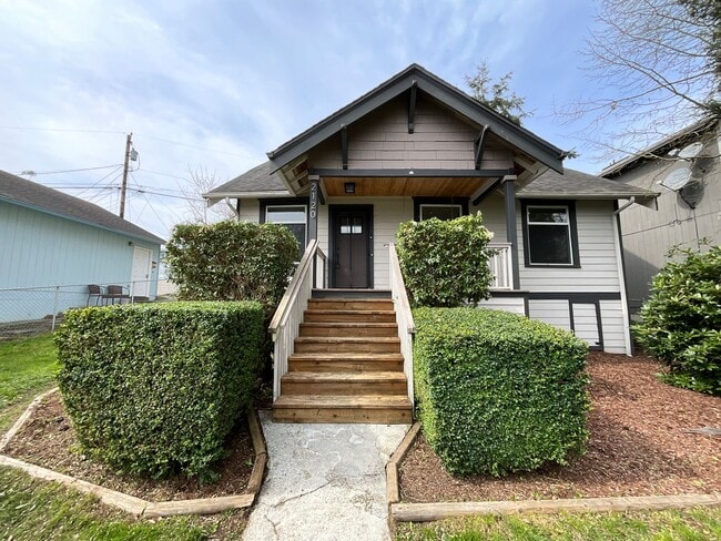 Building Photo - 3 Bedroom Home with Beautiful Upgrades in Everett