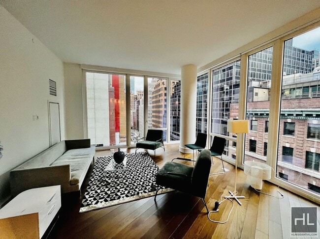 Photo - East 44th Street Unidad 31L