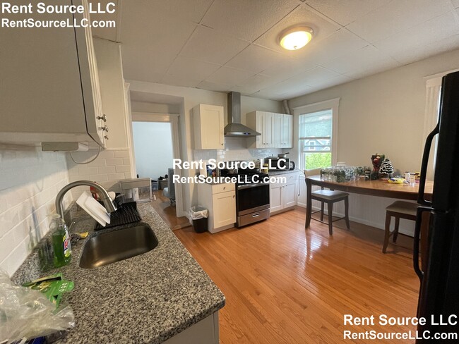 Building Photo - 410 Trapelo Rd Rental