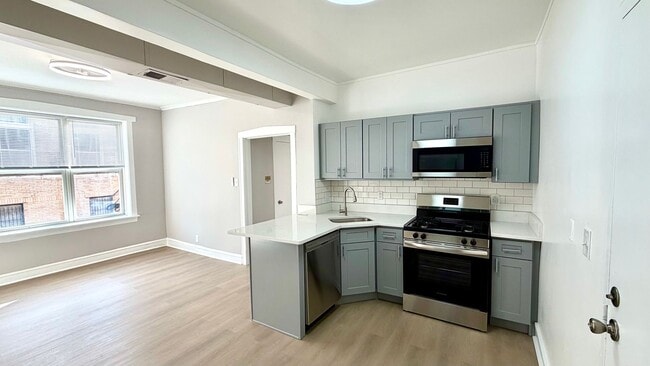 Building Photo - 802 N Bishop St Unit 2A