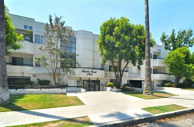 Building Photo - 14914 Hamlin St Unit 105-105 Rental