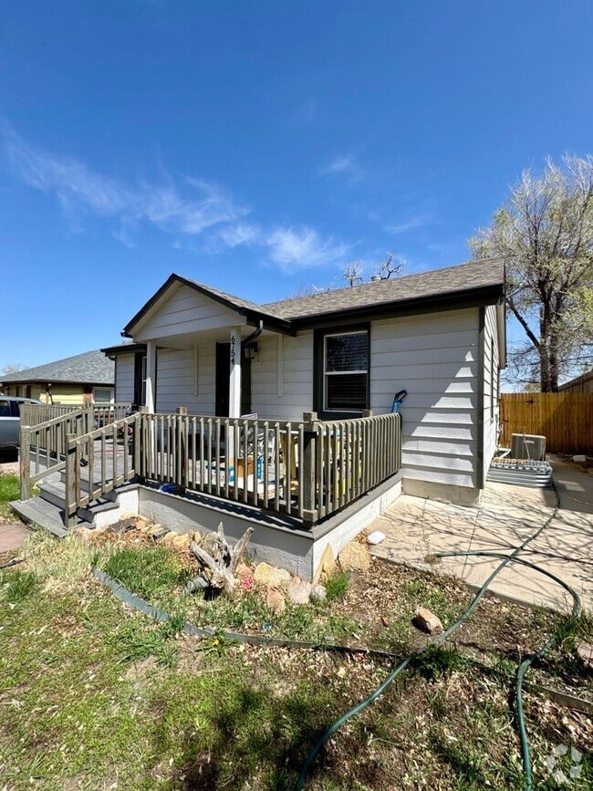 Building Photo - FOR RENT: Beautifully Remodeled 4-Bedroom ... Rental