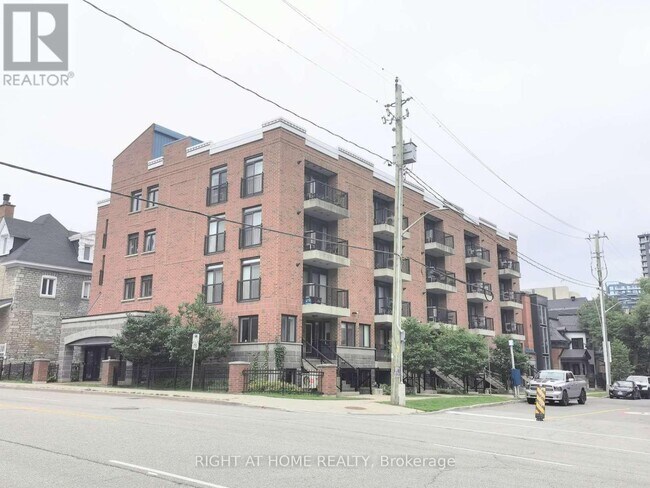 Photo - 456 King Edward Ave Unit 407