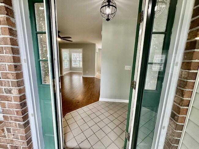 Photo - Bright and Airy Three Bedroom Home in Lake...