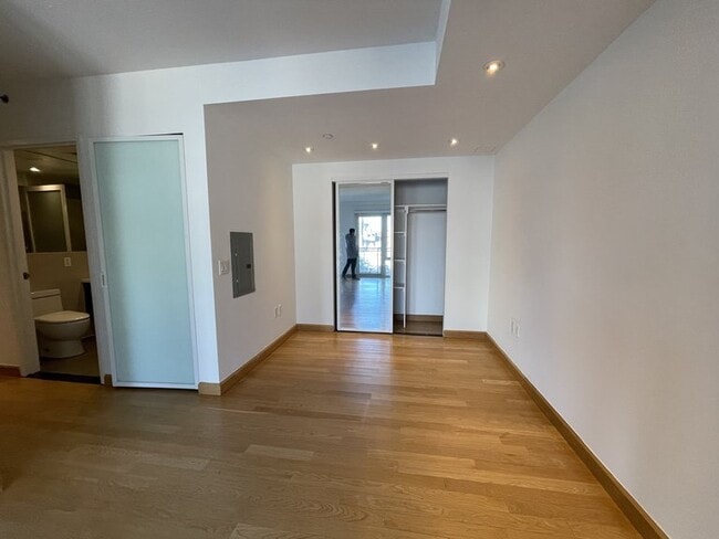 Photo - 438 W 37th St Unit 11F