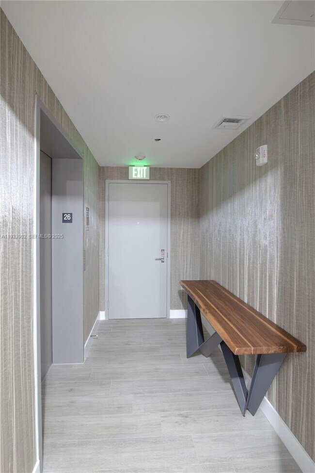 Photo - 488 NE 18th St Unidad 2610