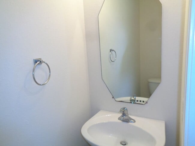 Photo - Beautiful 3BR Townhome in Villas of Oakwood Glen – Klein ISD