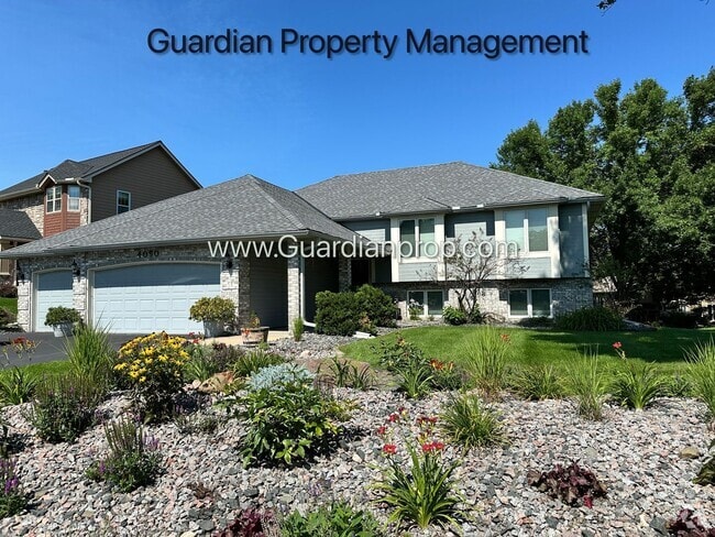 Building Photo - Eagan Single Family Home, 3 Car Garage, La...