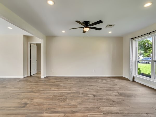 Photo - 2103 Longhorn Dr