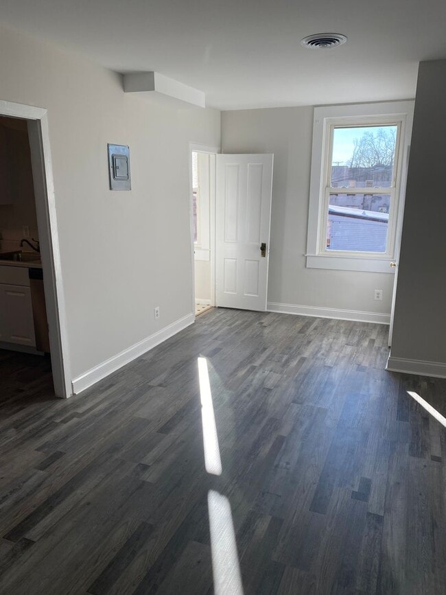 Photo - 22 Bloomsbury Ave Unit B22B