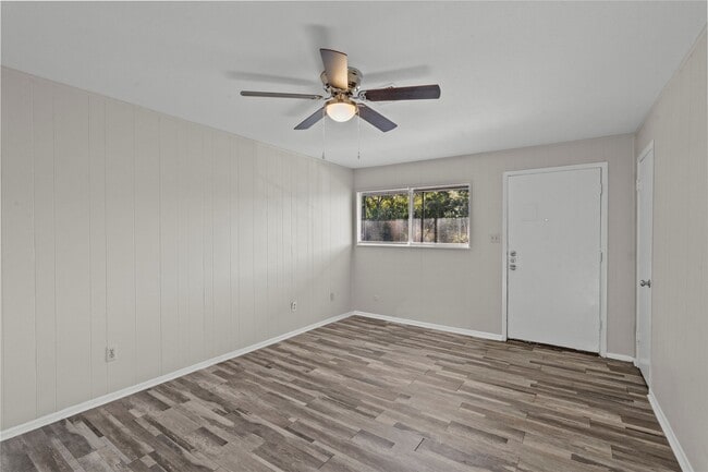 Photo - 2729 Main St Unidad 8