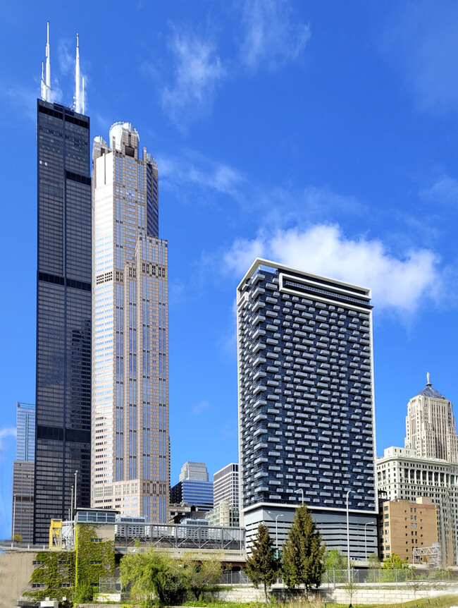 Building Photo - 235 W Van Buren St Unit 4414 Rental