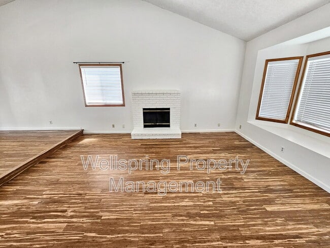 Photo - 528 Heatherglen Dr