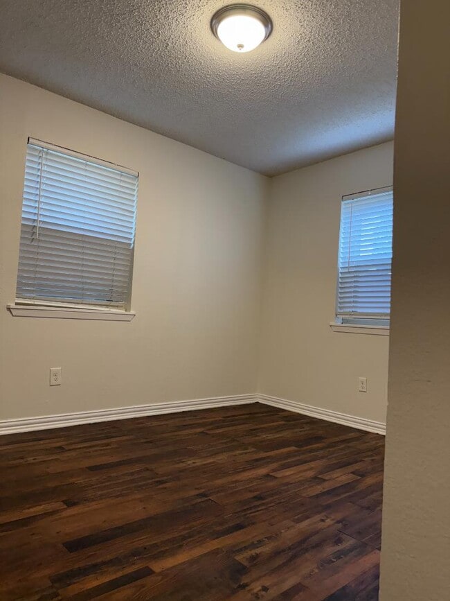 Photo - 125 Briarwood Dr