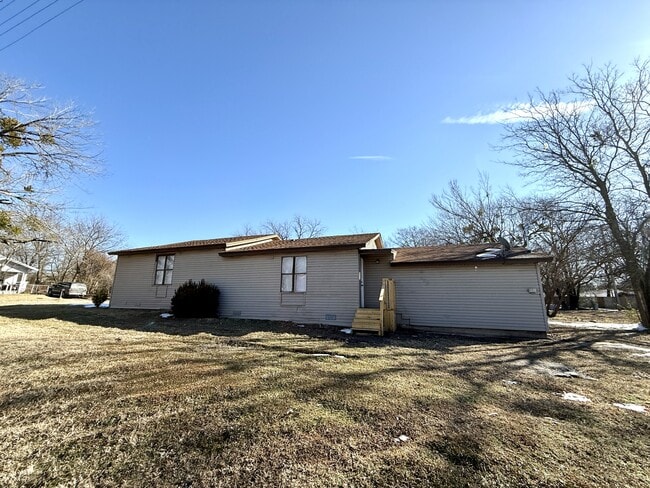 Building Photo - 312 M St NE