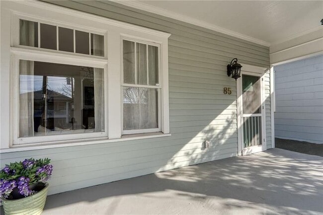 Photo - 85 Waddell St NE