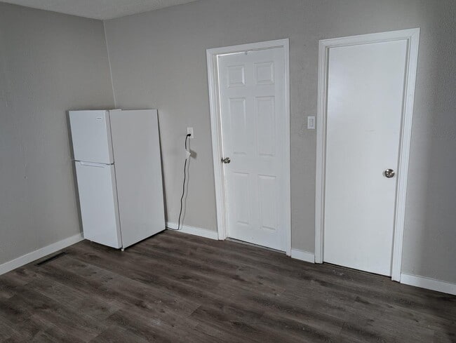 Photo - Immediate Move-In! $1749 ALL-INCLUSIVE 2-Bed Main Floor w/ Private Laundry in Timmins! Unit 1