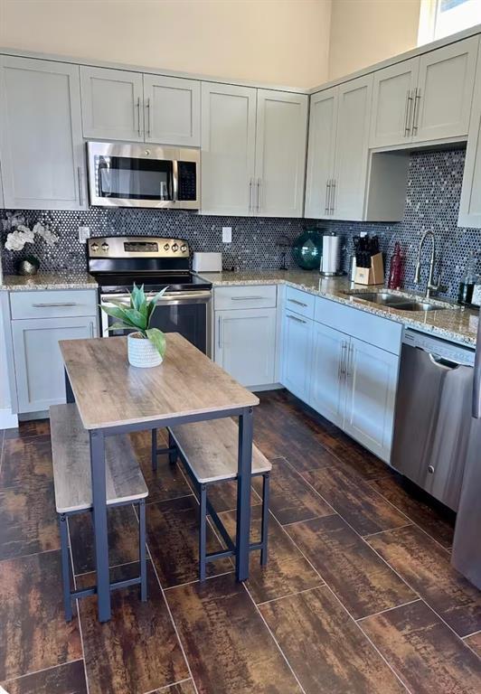 Photo - 904 Willow St