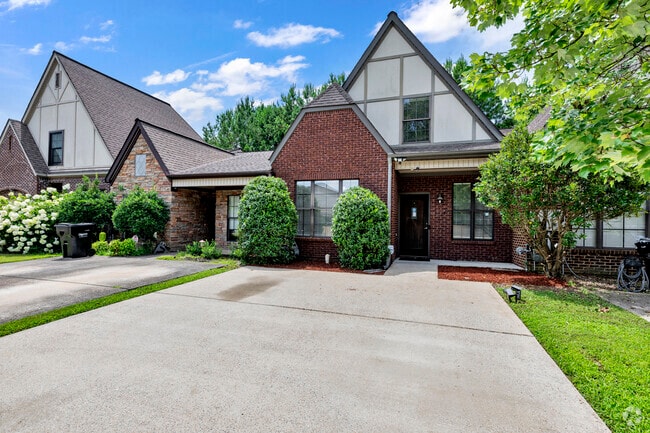 Building Photo - 1017 Ashwood Dr Rental
