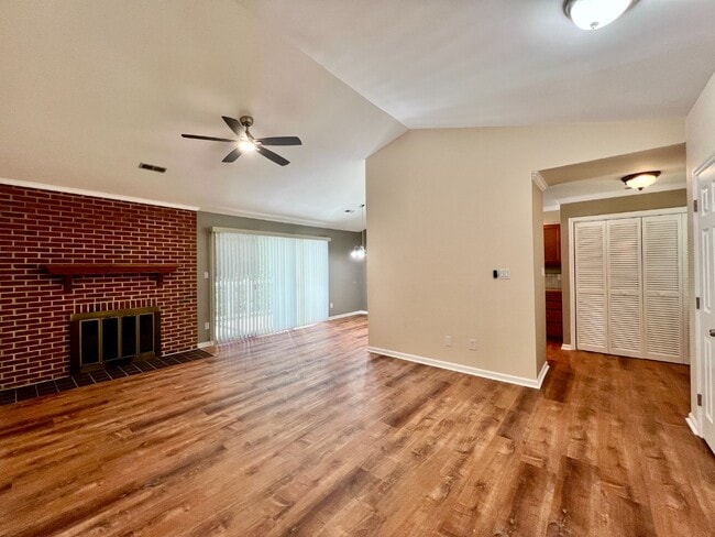 Photo - End Unit in Great Location!