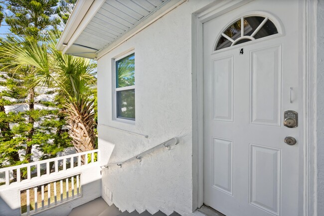 Building Photo - 670 Hernando St Unit D