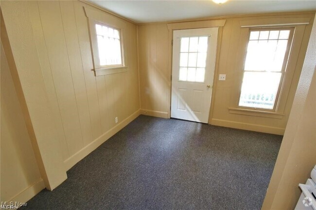 Building Photo - 39 W 2nd St Unit C Rental