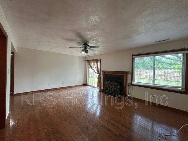 Photo - 2137 Weybridge Dr