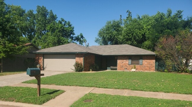 Building Photo - 233 Cindy Ave