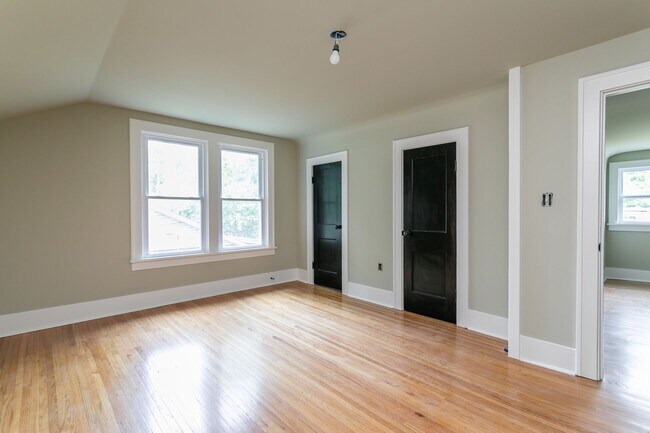 Photo - Recently Renovated Central Columbia Bungalow!