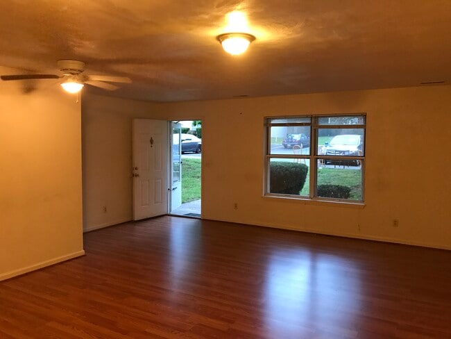 Building Photo - 217 Janie Ln